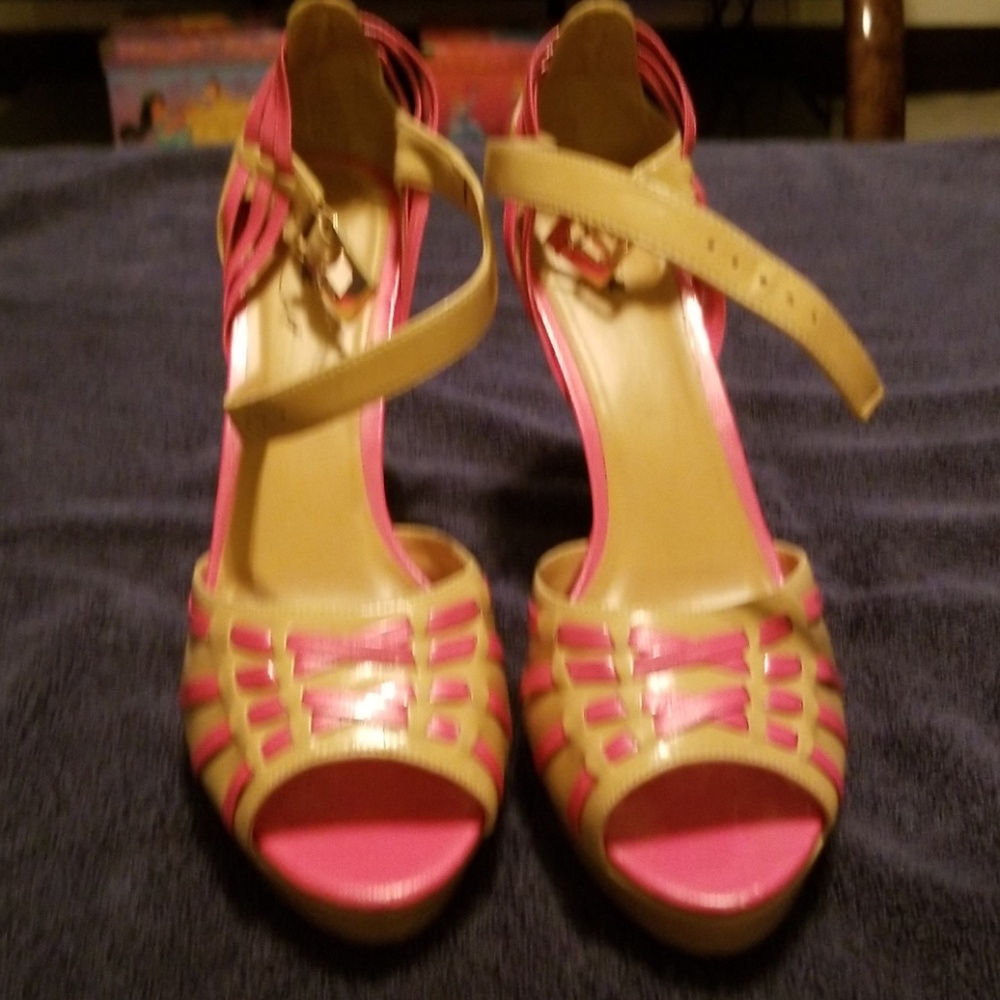 Shoes - Picture 4 of 4